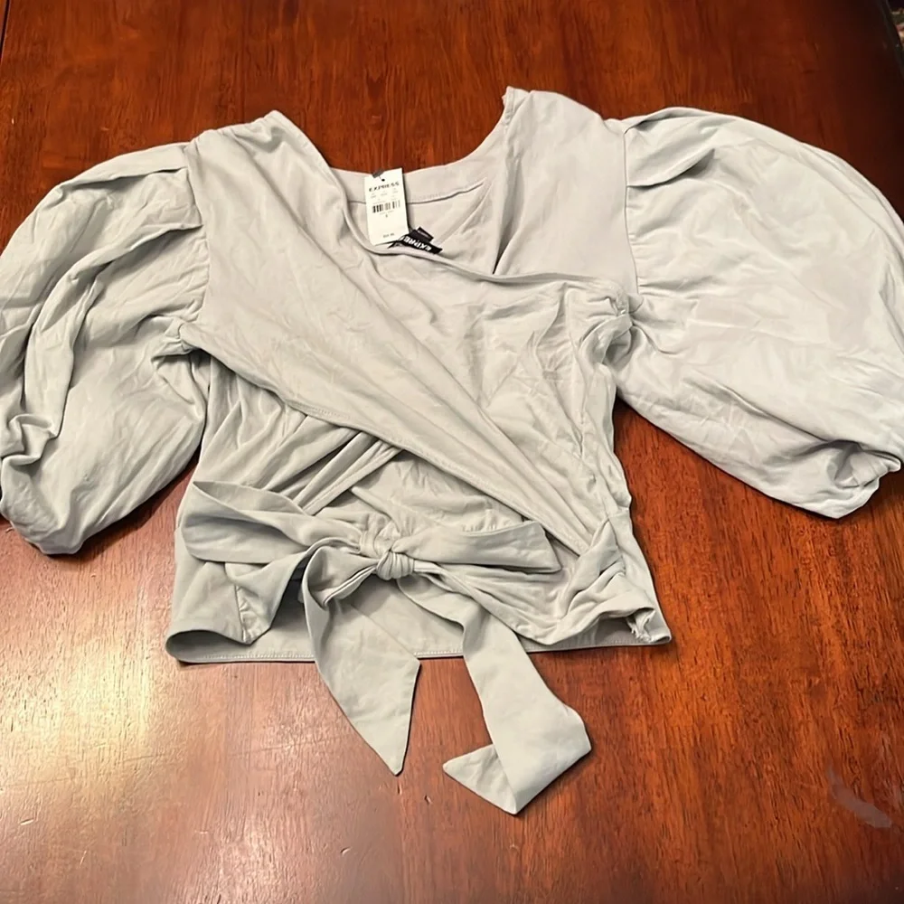 NWT Express Elegant Gray Women's wrap around cropped  Top Small - Picture 6 of 8